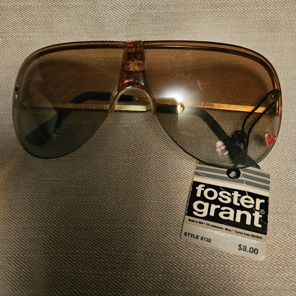 Vintage Rust Brown Foster Grant Sunglasses Heart Charm NEW NOS USA Made Aviators